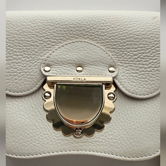 Ferla Metro Crossbody Handbag 👜 - Picture 9 of 10